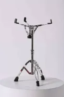 MD2000SS усиленная подставка под рабочий барабан 13"-14", три сдвоенные ноги, регулировка высоты (по нижней части барабана) 350 -500 мм, винтовое регулирование под размер барабана, покрытие хром