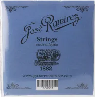Classical guitar string set Jose Ramirez Medium - Computer control of the winding and silvering give absolute quality of timbre and intonation, as well as a powerful sound. The high quality of the nylon string material gives an even timbral balance. Mediu