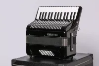 J.Meister BM1306-Black аккордеон, 32 баса, 30 клавиш, цвет чёрный, кейс в комплекте