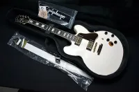 EPIPHONE B.B. King Lucille Bone White полуакустическая гитара, именная модель B.B.King, цвет - белый, в комплекте кейс
