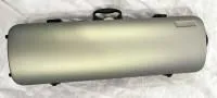 Кейс для скрипки artemis hvc-7gn - прямоугольный жесткий кейс из пластика abs для скрипки 4/4 с кодовыми замками. вес 2.5 кг. цвет зеленый