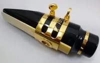 Gilded tenor saxophone ligature Woodstone Morgan - Gilded brass ligature for thin ebony tenor saxophone mouthpiece for powerful and vivid sound