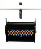 ETC VIVID-R CLASSIC 11CE Прожектор светодиодный. Цветной х7 Color System LED-источник 17 град. (40 LED 2.5 Вт), DMX-512 (5-pin XLR). Лира / ножки для подвеса / установки на пол поставляются отдельно. Чёрный.