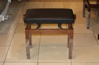 Hidrau BG300A Mahogany Matt 1 (L28)  банкетка, сатинированное красное дерево, черная кожа