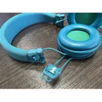 Reloop rhp-6 petrol 1 (уценка)  причина уценки крошится пластик около винта крепления наушников