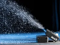 LE MAITRE ARCTIC SNOW MACHINE. Генератор снега, дистанция выброса - 6 метров, канистра для жидкости 5 литров, управление: проводной ПДУ и по протоколу DMX, уровень шума: 63Дб на расстоянии 1 метра, подвесная лира, габариты: 228х276х575мм, масса 12 кг