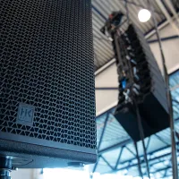 HK AUDIO COSMO Mixed Array 2x13 Set 8x C6, 18x C8, 16x CS118 Sub, 2x C-Drive 8 LG 12K44, 2x CRF-80, 2x CRF-PB, 1x Cable Set COSMO 12, 2x LS 0,5 Speaker Cable, 5x COSMO Wheel boardset, 8x CS118 Wheel board set