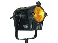 SILVER STAR SS5232SWD FREZNO 100SD Светодиодный прожектор с линзой Френеля направленного света. сила света 97500 кандел, (аналог 1200 Вт лампе) , источник света COB LED 100W, Встроенный диммер, возможность подключение к стандартным димерным системам напря