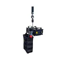 V05+
                Лебёдка V05+ 500 kg; 4 м/мин; 1 цепь 6x18мм  25 м, Двойной тормоз. Класс безопасности D8+.  Прямое управление 380V; стационарный / самоподъемный режим работы; текстильная сумка для цепи; класс прочности цепи 8. Мотор 0,2кВт. Кейс в ко