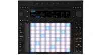 Ableton Push 3 - USB MIDI контроллер, LCD дисплей 231х39 мм, 64 MPE-пэда с подсветкой и датчиком движения XY, встроенный аудио интерфейс, 2 лин./инстр. входа, 2 лин. выхода, выход для наушников, USB MIDI интерфейс, совместим с Live 11.3.2 или поздней верс