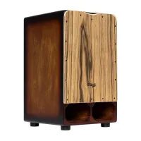 STAGG CAJ-CANNON-EB - Cannon Cajon с низкочастотным панчем. Корпус: 7-ми слойная фанера из березы, 9 мм. Задняя часть: 7-ми слойная фанера из березы, 9 мм. Передняя панель: 3-х слойная фанера из березы, 3 мм. В комплекте: настроечный ключ