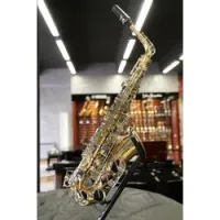 Stephan weis as-100d sale  альт-саксофон, корпус - золотой лак, клапаны - прозрачный лак, легкий кей