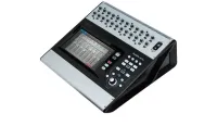 Touchmix-30PRO / Цифровой сенсорный микшер 24  микр./лин. входа, 6 стерео входов, 14 AUX / QSC