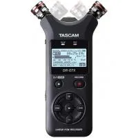 Рекордер мобильный [DR07X] Tascam [DR-07X] АЦП/ЦАП: 24 бит/96 кГц, 20-20000 Гц, THD: 0,01%, S/N: 94 дБ, микрофоны: 2 х всенаправленных A-B/X-Y, память: micro SDHC/SDXC, питание: 2 батареи АА, USB Micro-B
