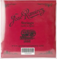 Classical guitar string set Jose Ramirez Hard - Computer control of the winding and silvering give absolute quality of timbre and intonation, as well as a powerful sound. The high quality of the nylon string material gives an even timbral balance. Hard te