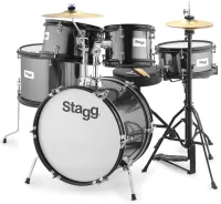 STAGG TIM JR 5/16 BK Детская акустическая барабанная установка, состоит из бас-барабана 16"x10" (на 4-х лагах), напольного тома 12"x10"(на 4-х лагах), томов 10" x 7" (на 3-х лагах) и тома 8" x 5", деревянного малого барабана 12"x5" (на 4-х лагах). В компл
