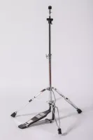 Megatone MD2000HS усиленный Hi-Hat, алюминиевая педаль без площадки, регулировка высоты 600 - 950 мм, диаметр штока 8 мм. Витринный образец: не хватает верхнего замка для тарелок. Упаковка: нет