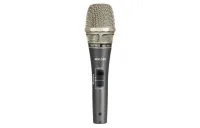 Mipro MM-590 Ручной суперкардиоидный микрофон двойного типа. Работает с конденсаторными и динамическими капсюлями. Питание конденсаторного капсюля осуществляется либо фантомным питанием +48V, либо от одной батарейки класса АА. Кнопка переключения на корпу
