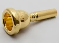 Trombone mouthpiece bach 18c 35018cgp - gilded trombone mouthpiece with short shank. medium-shallow cup. inner cup diameter 24.20 mm. wide flat rim