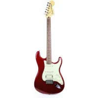 FENDER DELUXE STRAT HSS PF CAR электрогитара Deluxe Strat HSS, цвет кэнди эппл рэд, накладка грифа Пао Ферро