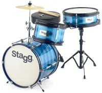 STAGG TIM JR 3/12 BL Детская акустическая барабанная установка, состоит из бас-барабана 12"x10" (на 4-х лагах), тома 8" x 5" на 3-х лагах) и деревянного малого барабана 10"x4". В комплекте педаль, тарелка 8" crash, барабанные палочки, стульчик и ключ для 