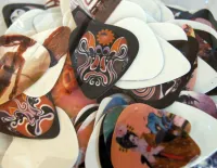 ALICE AP-100R1 Набор медиаторов ЧЕРЕПА 100шт. пластиковая коробка