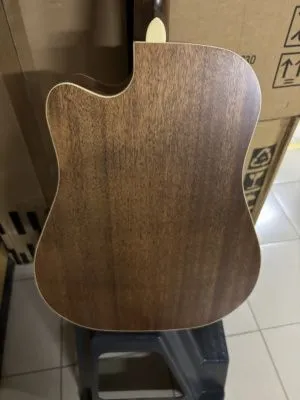 634887