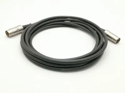 587097