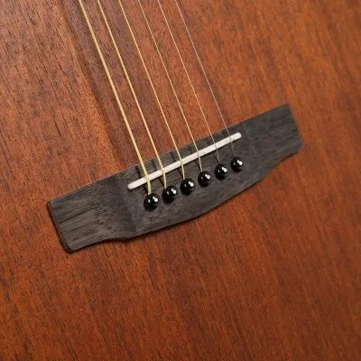 606858