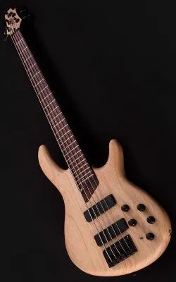 445821