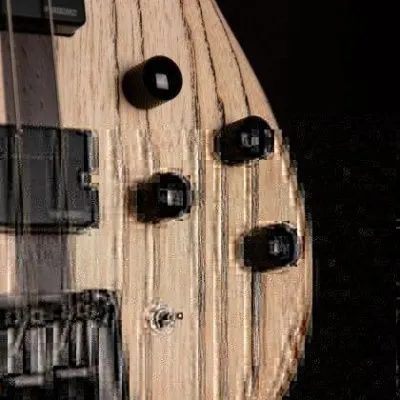 438709