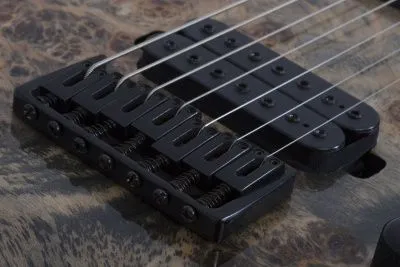 422587