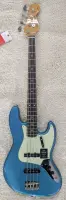 Бас-гитара Fender Vintera® II '60s Jazz Bass®, цвет: Lake Placid Blue, 4 струны, корпус - ольха, гриф - клён/палисандр, Vintage-Style '60s Single-Coil Jazz Bass, мензура 34 дюйма, 20 ладов