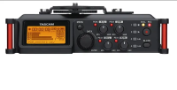 Рекордер мобильный 4-х канальный Tascam DR-70D [АЦП/ЦАП: 24 бит/96 кГц, 20-20000 Гц, THD: 0,02%, S/N: 92 дБ, 4xCombo XLR/TRS Jack, 2x1/8" mini Jack / 2x1/8" Stereo mini Jack, память: micro SDHC/SDXC, питание: 4 батареи АА, USB Micro-B]